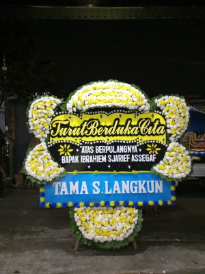Papan Bunga Duka di Pasar Manna